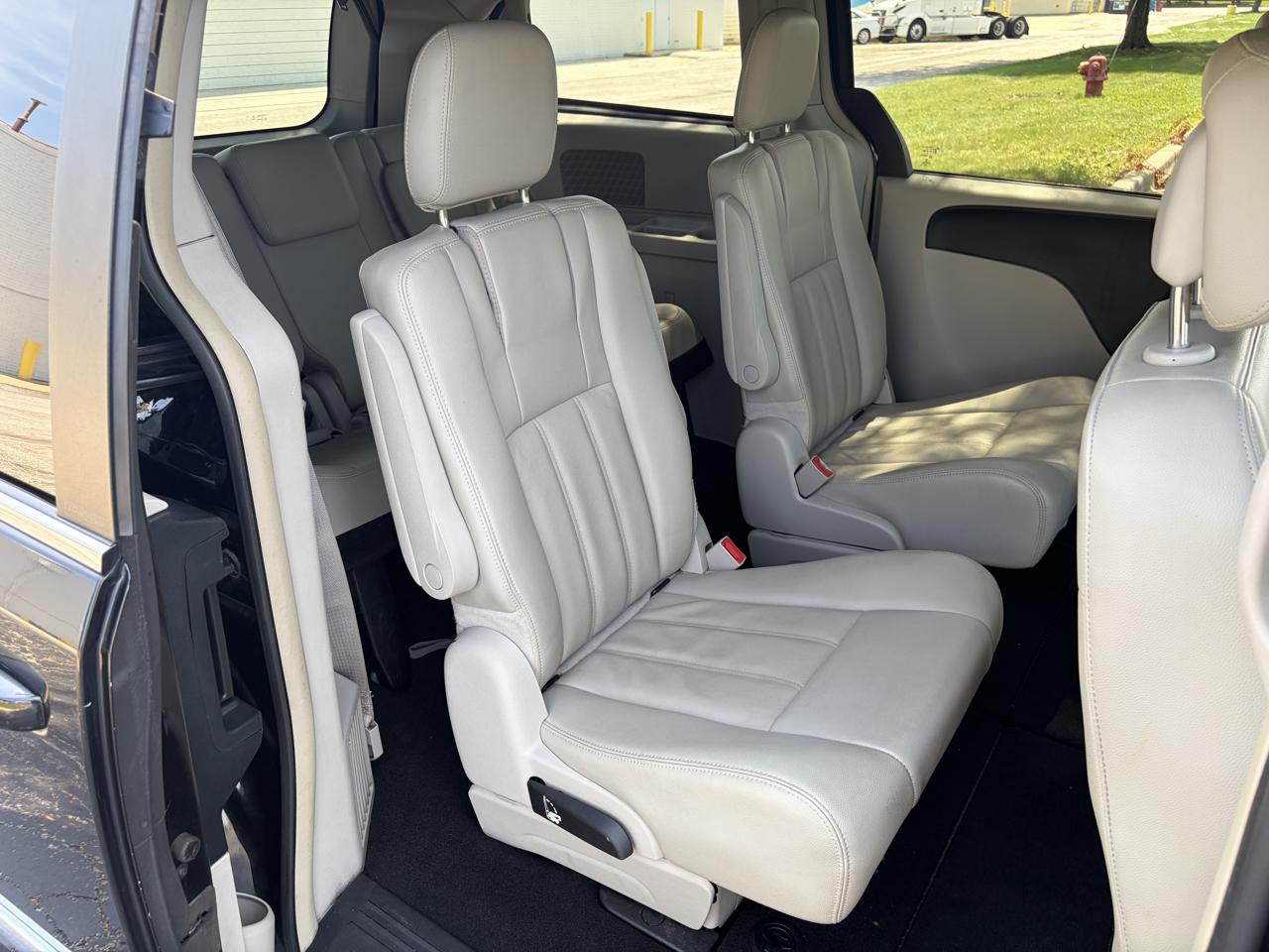 Chrysler Town & Country 4dr Wgn Touring 2013