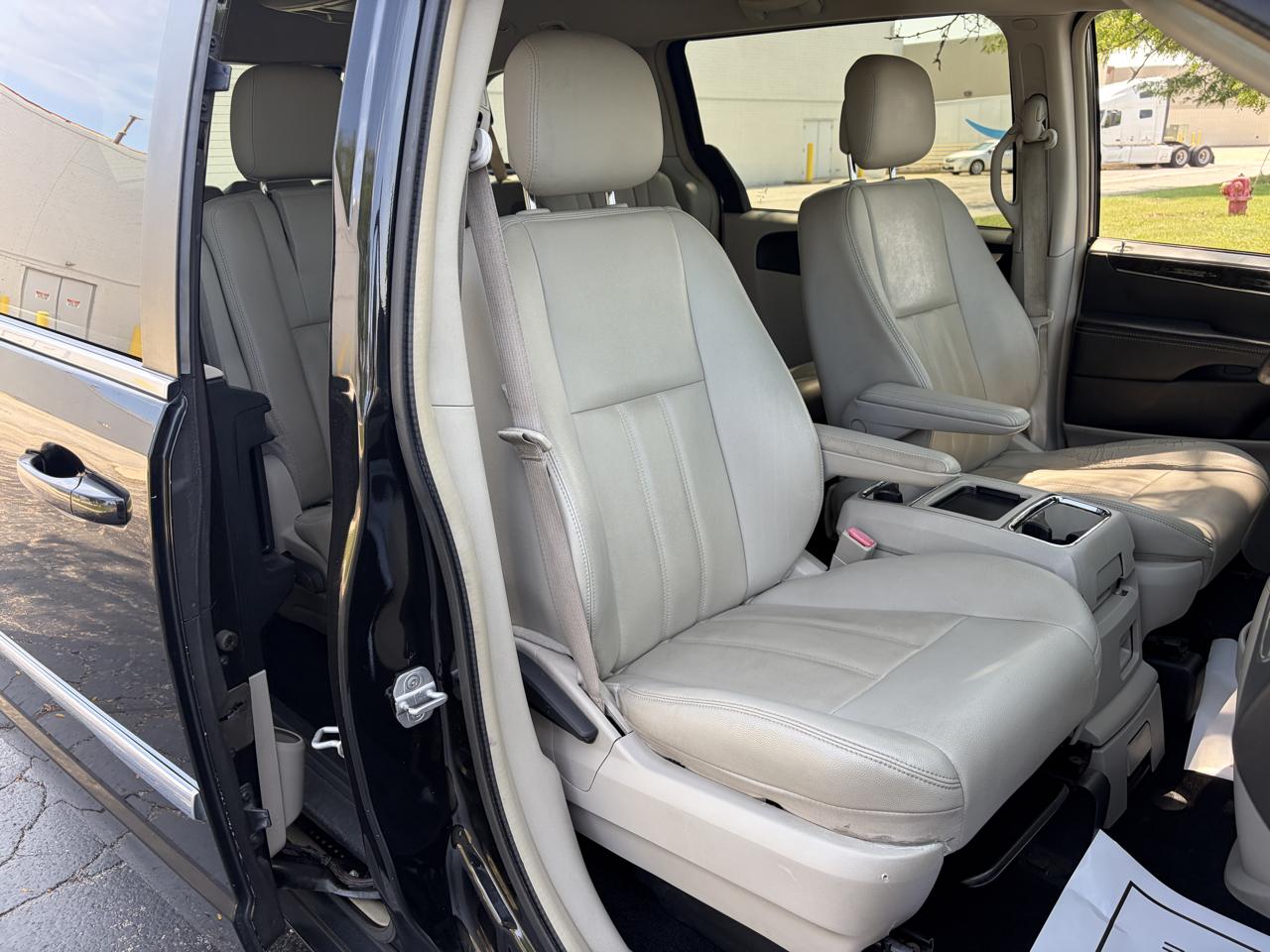 Chrysler Town & Country 4dr Wgn Touring 2013