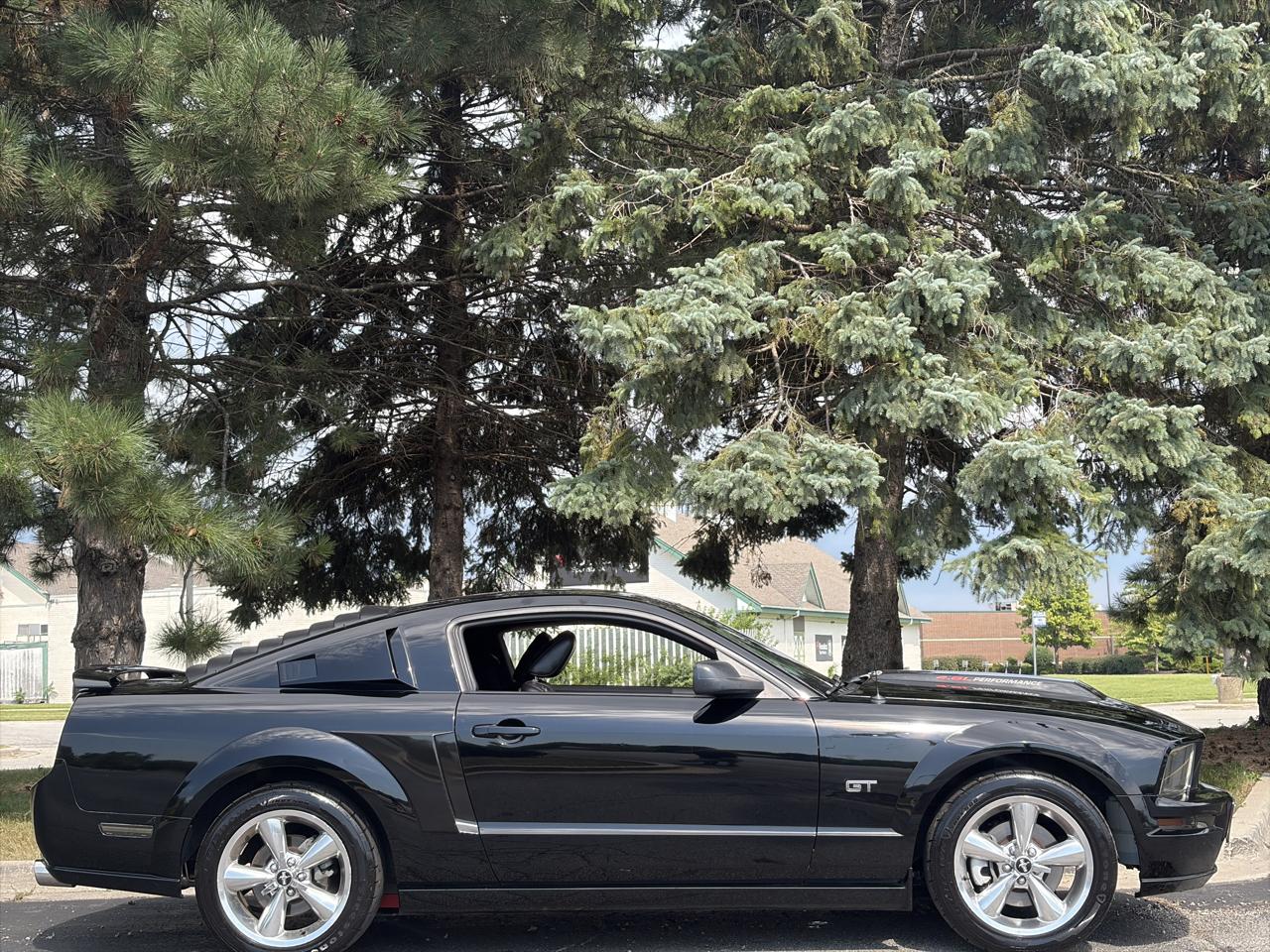 Ford Mustang 2dr Cpe GT Deluxe 2006