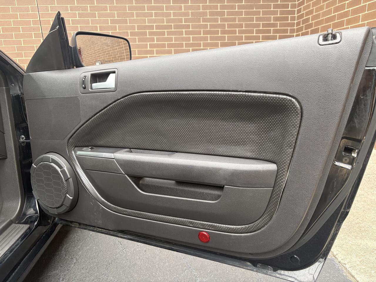 Ford Mustang 2dr Cpe GT Deluxe 2006