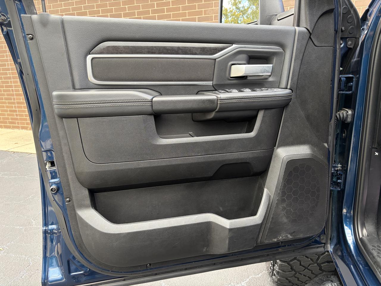 RAM 2500 Big Horn 4x4 Crew Cab 6'4" Box 2024