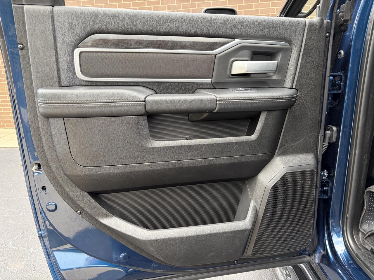 RAM 2500 Big Horn 4x4 Crew Cab 6'4" Box 2024