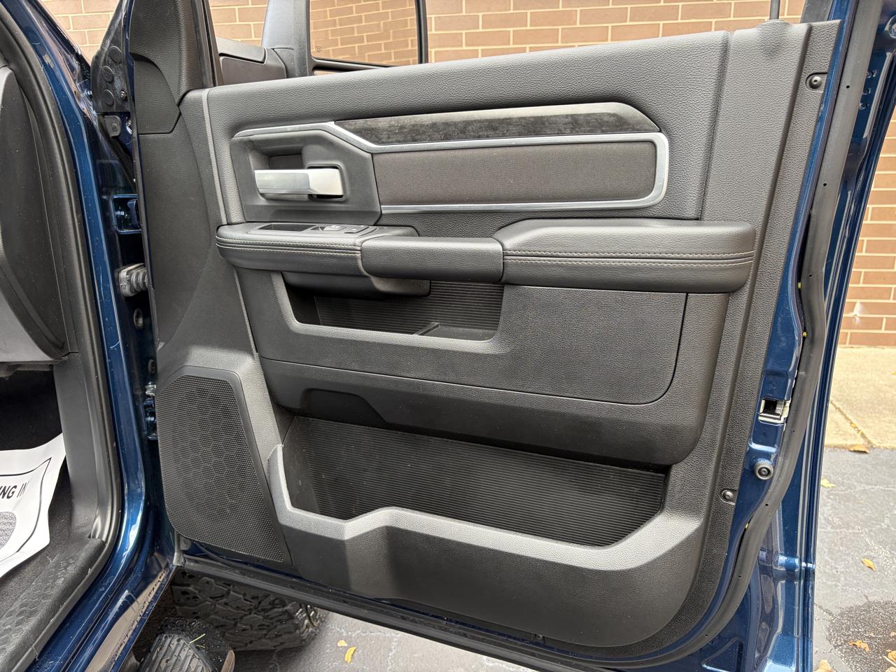 RAM 2500 Big Horn 4x4 Crew Cab 6'4" Box 2024