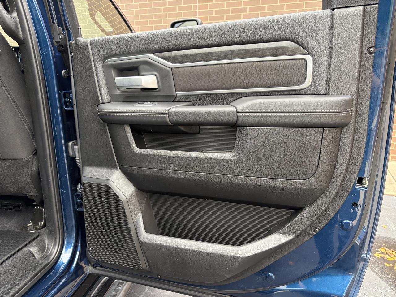 RAM 2500 Big Horn 4x4 Crew Cab 6'4" Box 2024