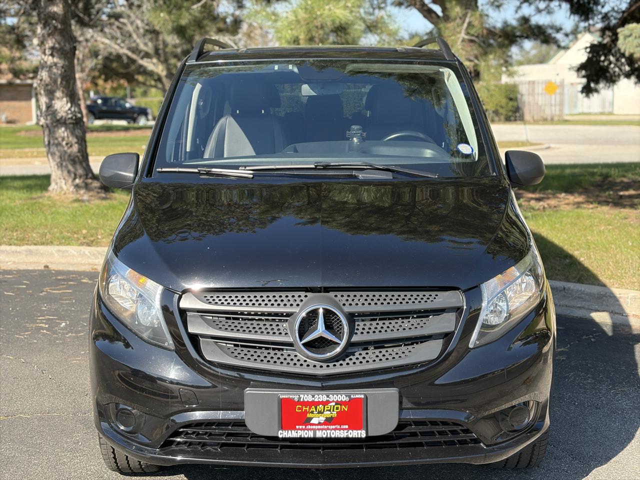Mercedes-Benz Metris Passenger Van Standard Roof 126" Wheelbase 2018