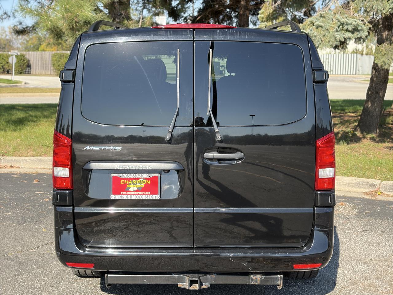 Mercedes-Benz Metris Passenger Van Standard Roof 126" Wheelbase 2018