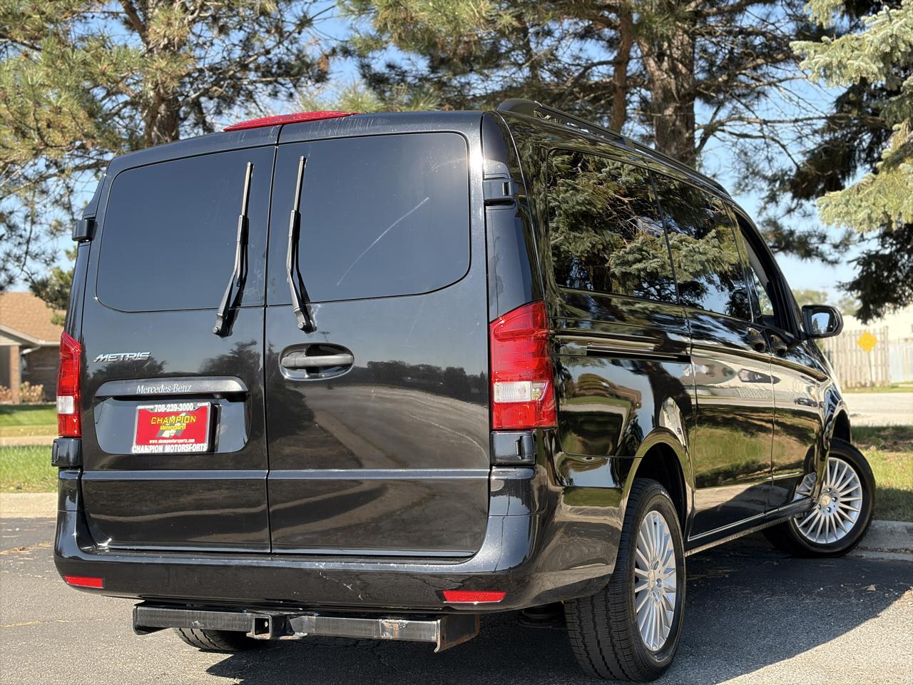 Mercedes-Benz Metris Passenger Van Standard Roof 126" Wheelbase 2018