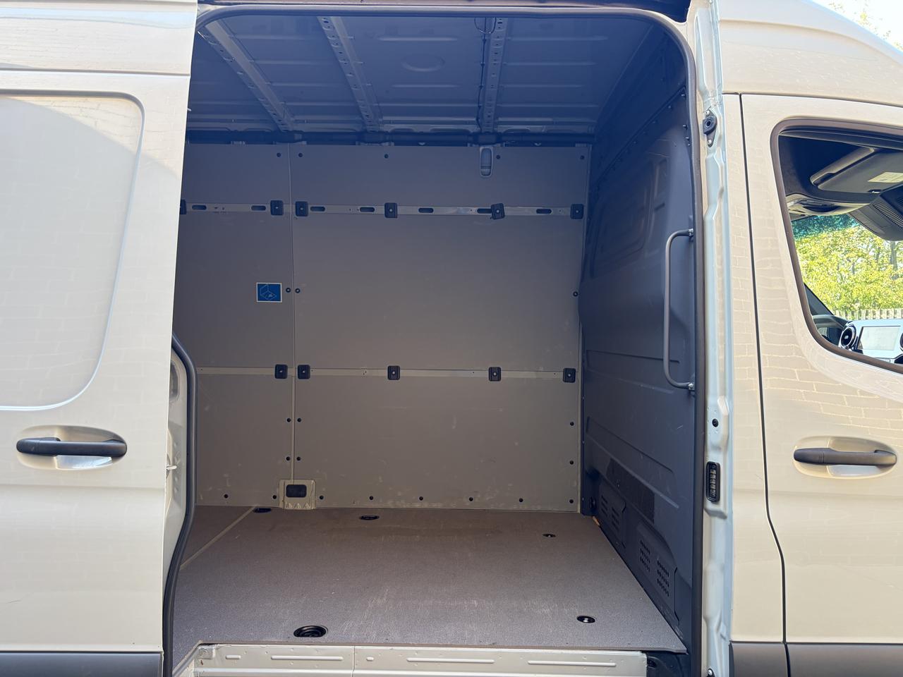Mercedes-Benz Sprinter Van 2500 High Roof I4 Diesel HO 170" RWD 2024
