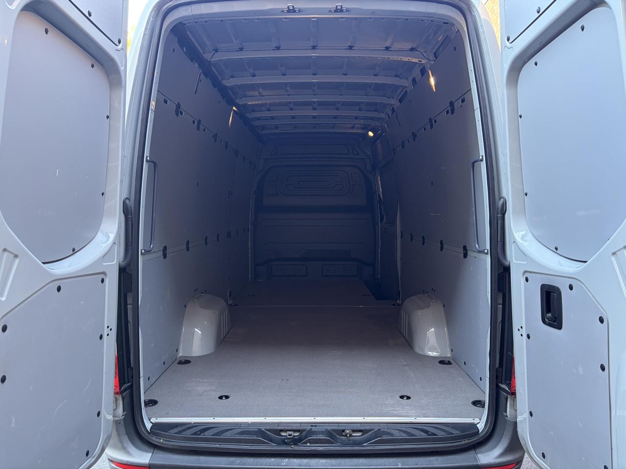 Mercedes-Benz Sprinter Van 2500 High Roof I4 Diesel HO 170" RWD 2024