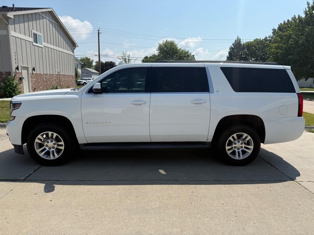 Chevrolet Suburban LT 1500 4WD 2015
