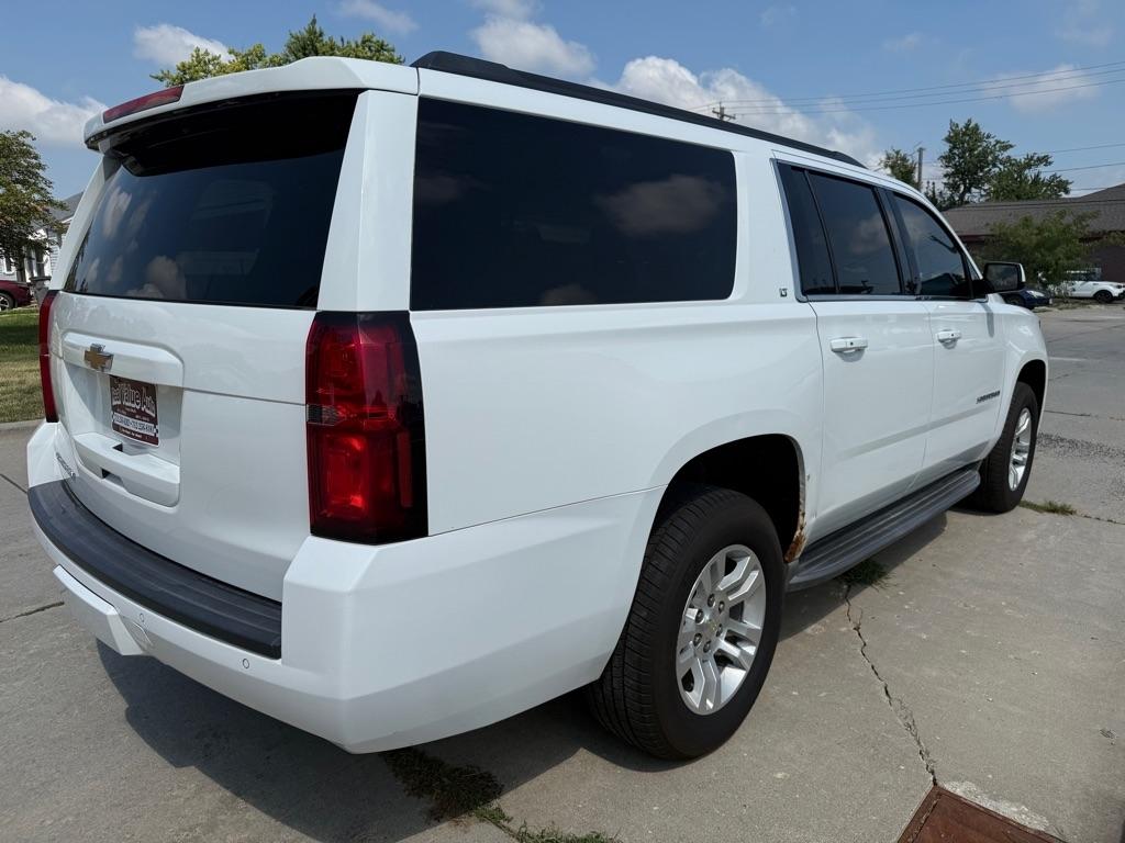 Chevrolet Suburban LT 1500 4WD 2015