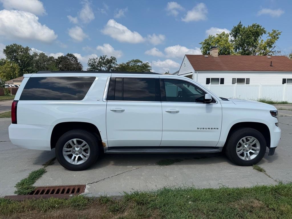 Chevrolet Suburban LT 1500 4WD 2015
