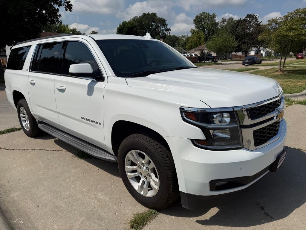 Chevrolet Suburban LT 1500 4WD 2015