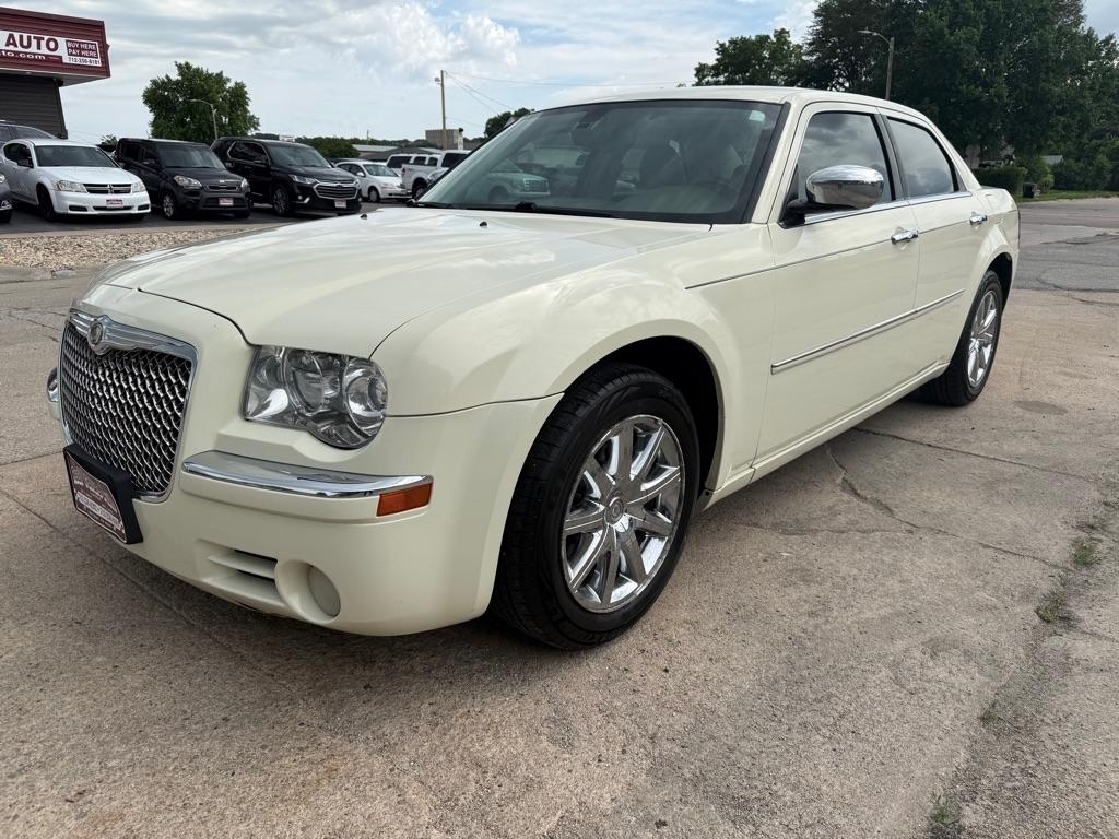 2010 Chrysler 300 Limited 26L's photo