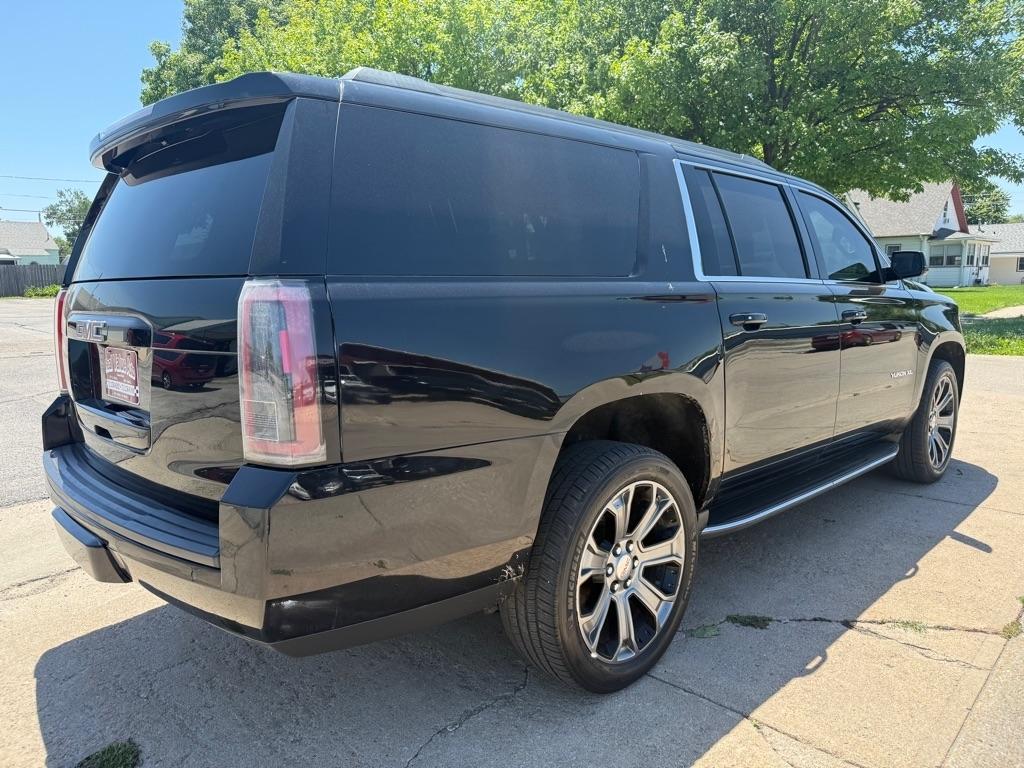 GMC Yukon XL SLT 1/2 Ton 4WD 2015