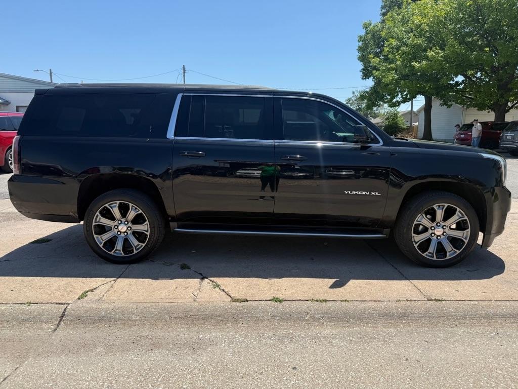 GMC Yukon XL SLT 1/2 Ton 4WD 2015