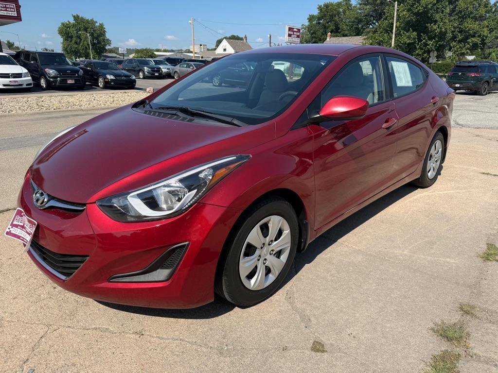 Hyundai Elantra SE 6AT 2016