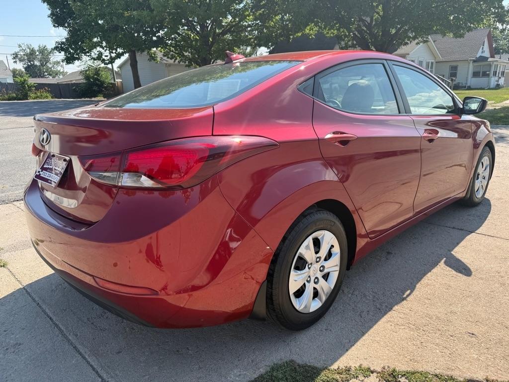 Hyundai Elantra SE 6AT 2016