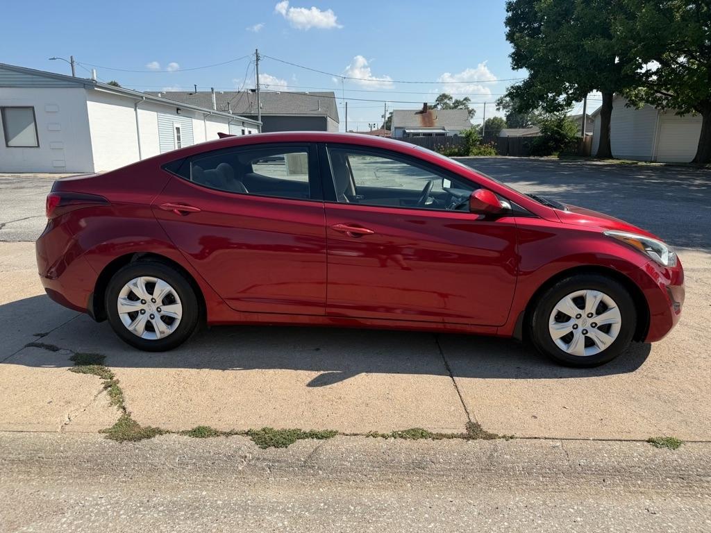 Hyundai Elantra SE 6AT 2016