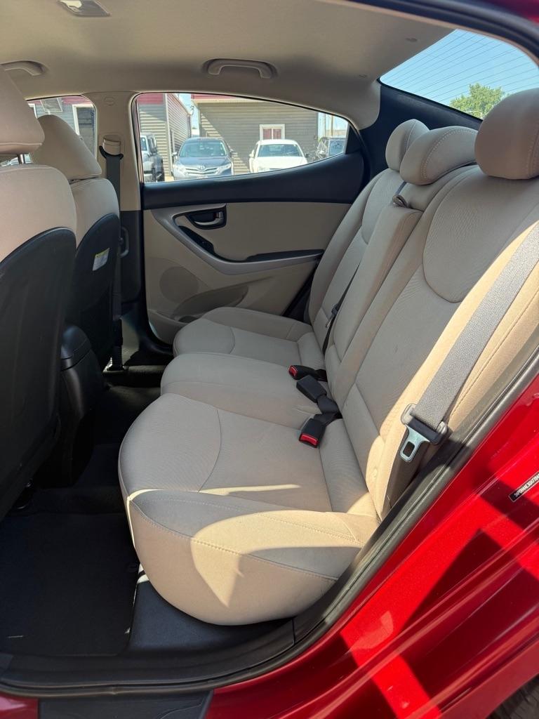 Hyundai Elantra SE 6AT 2016