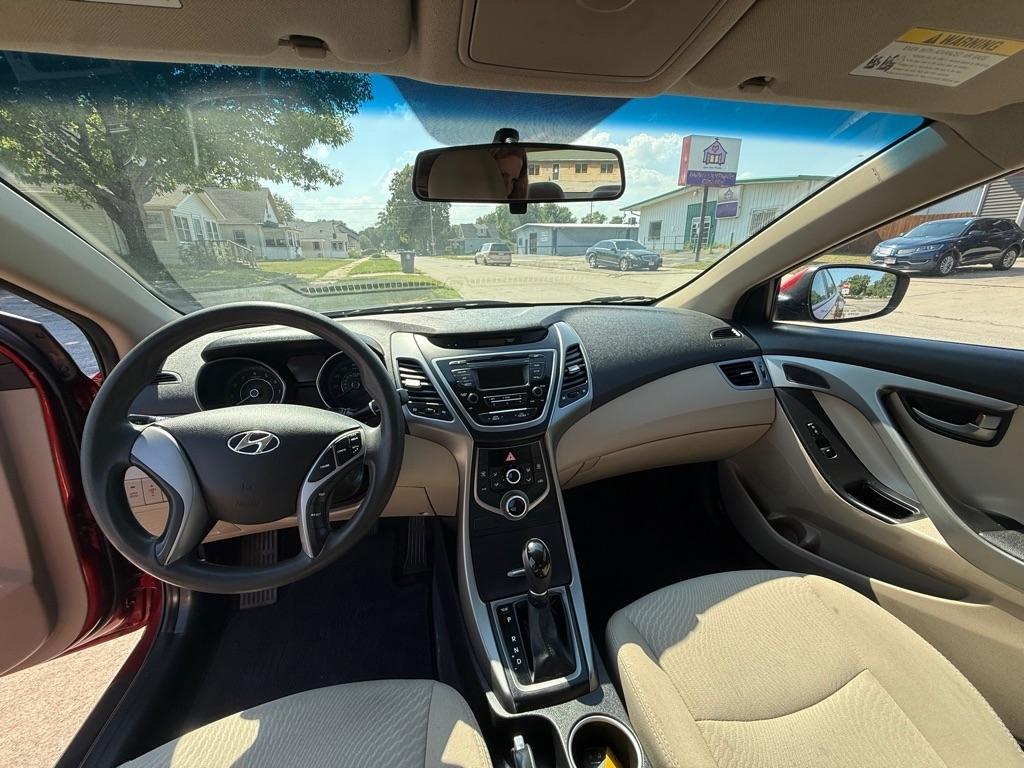 Hyundai Elantra SE 6AT 2016