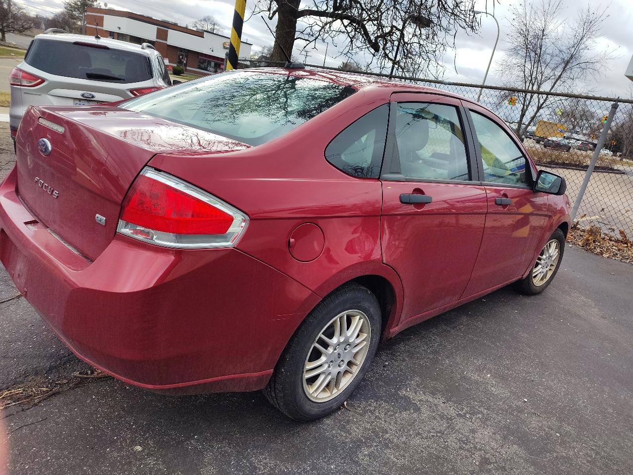 Ford Focus 4dr Sdn SE 2010
