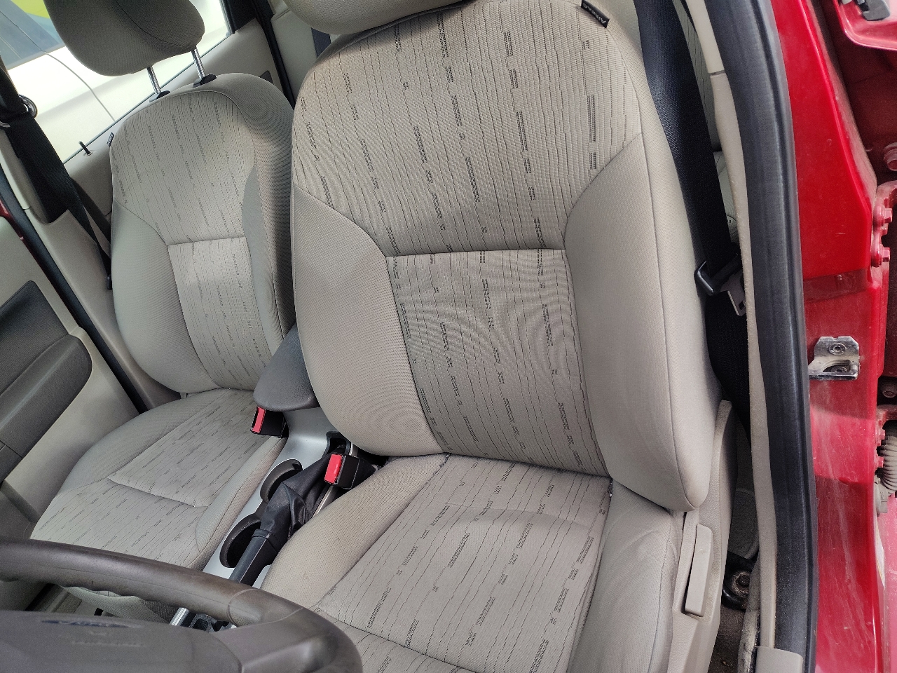 Ford Focus 4dr Sdn SE 2010