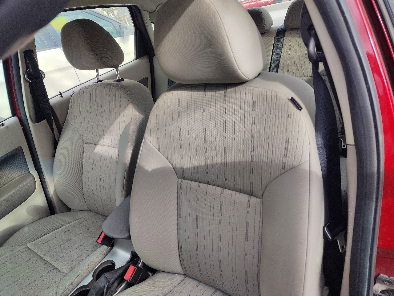 Ford Focus 4dr Sdn SE 2010