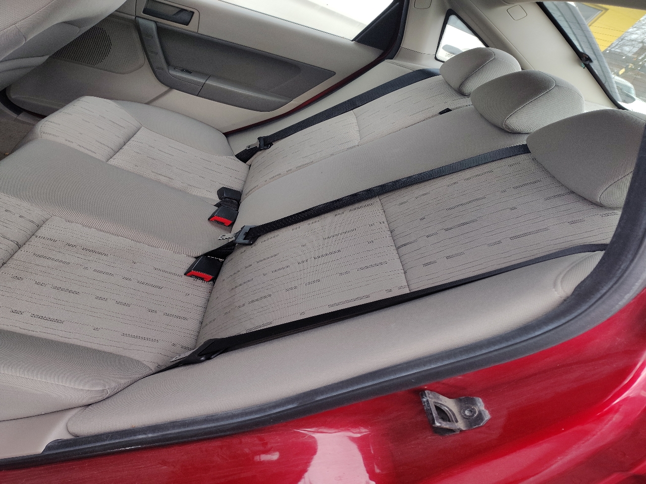 Ford Focus 4dr Sdn SE 2010