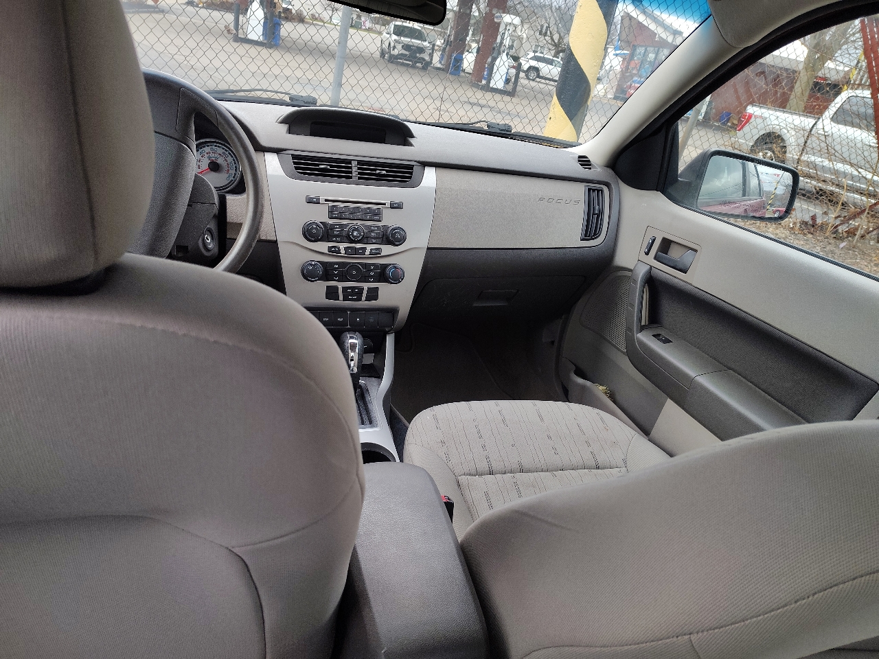 Ford Focus 4dr Sdn SE 2010