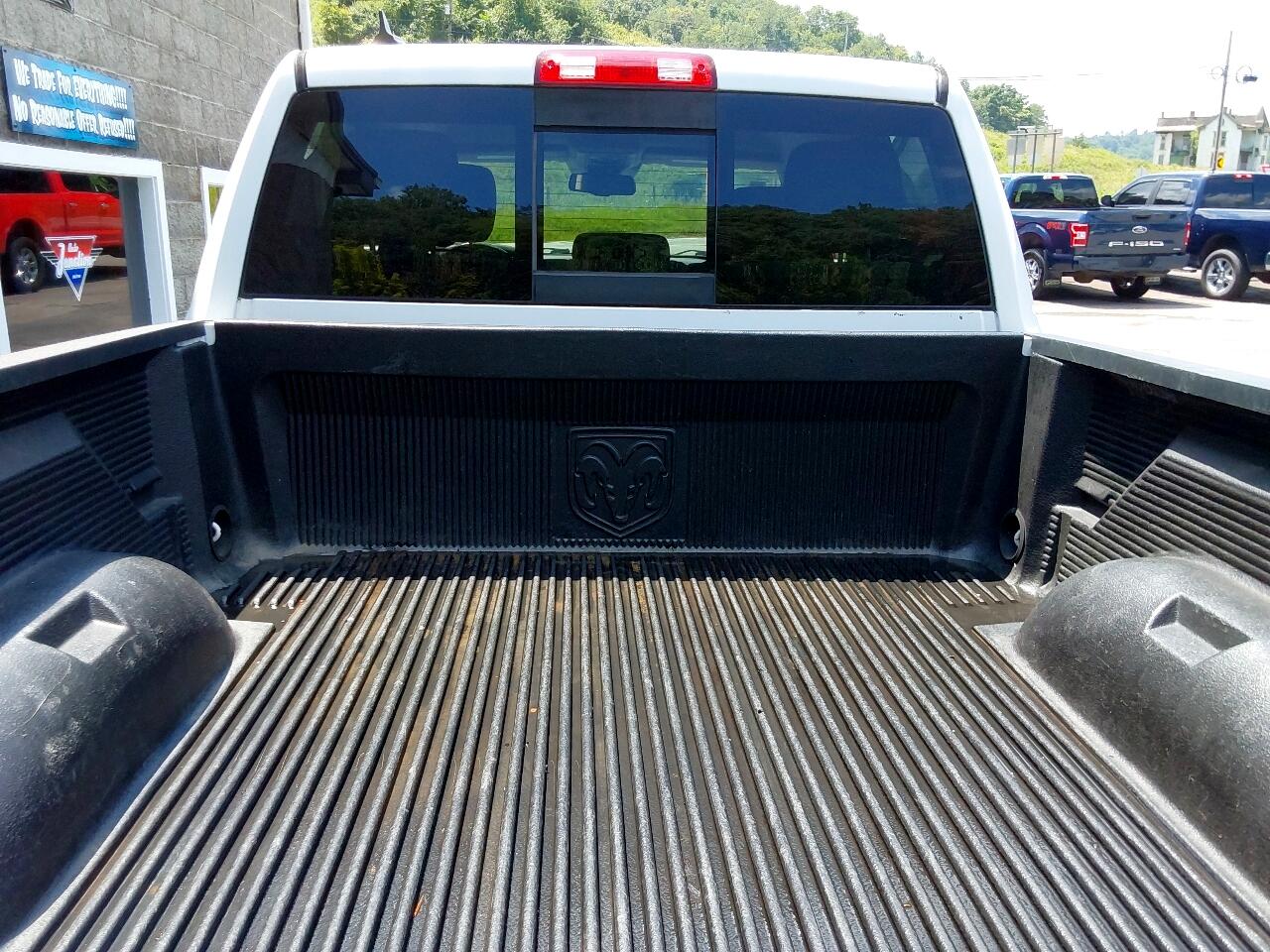 RAM 1500 Big Horn 4x4 Crew Cab 6'4" Box 2017 RAM 1500 Big Horn 4x4 Crew Cab 6'4" Box 2017