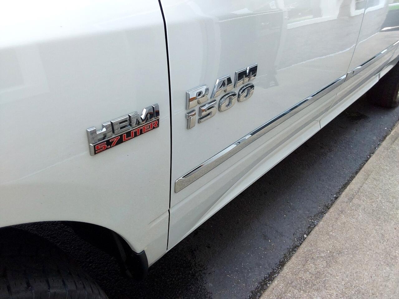 RAM 1500 Big Horn 4x4 Crew Cab 6'4" Box 2017 RAM 1500 Big Horn 4x4 Crew Cab 6'4" Box 2017