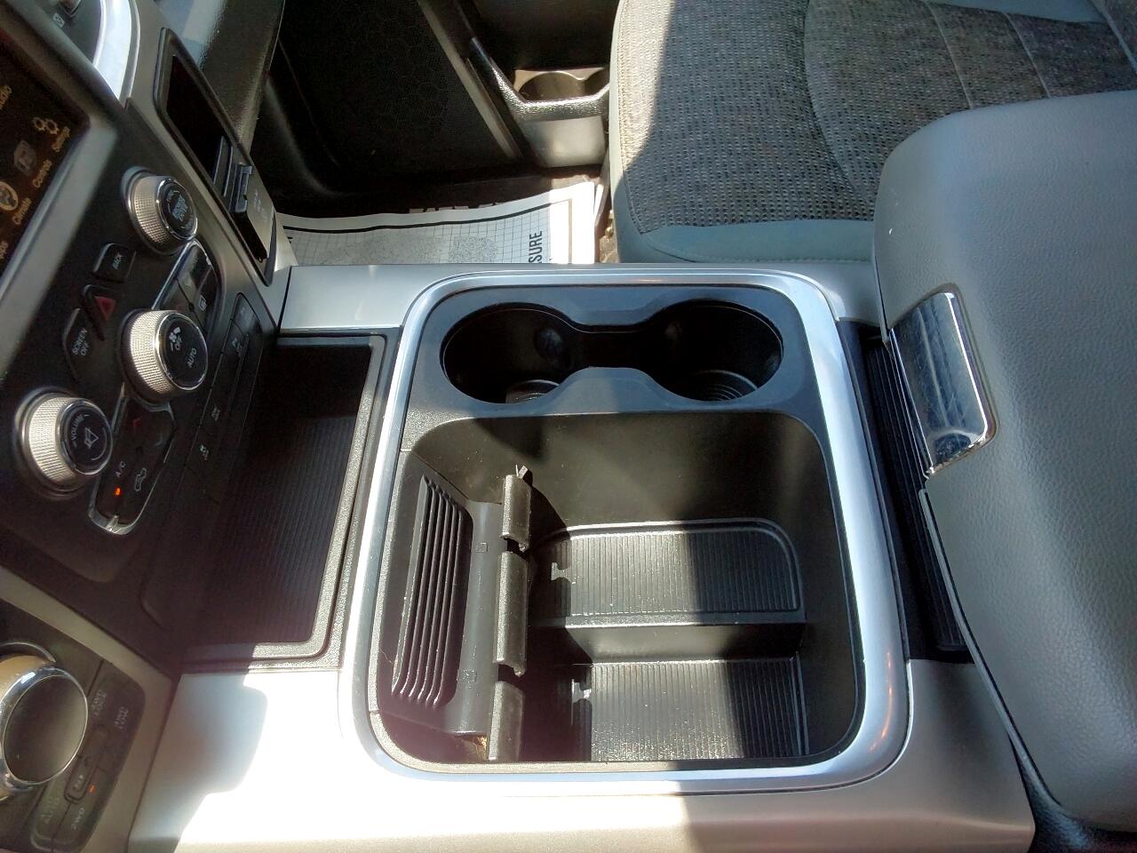 RAM 1500 Big Horn 4x4 Crew Cab 6'4" Box 2017 RAM 1500 Big Horn 4x4 Crew Cab 6'4" Box 2017