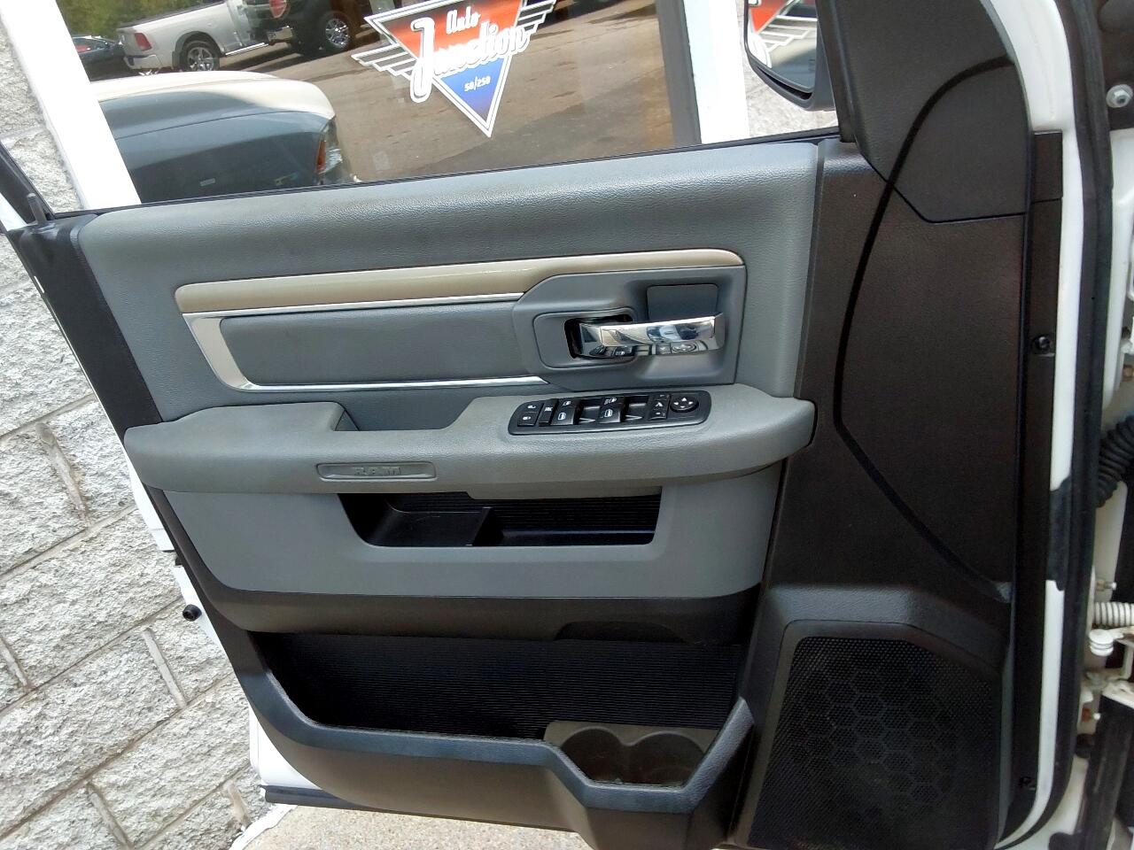 RAM 1500 Big Horn 4x4 Crew Cab 6'4" Box 2017 RAM 1500 Big Horn 4x4 Crew Cab 6'4" Box 2017