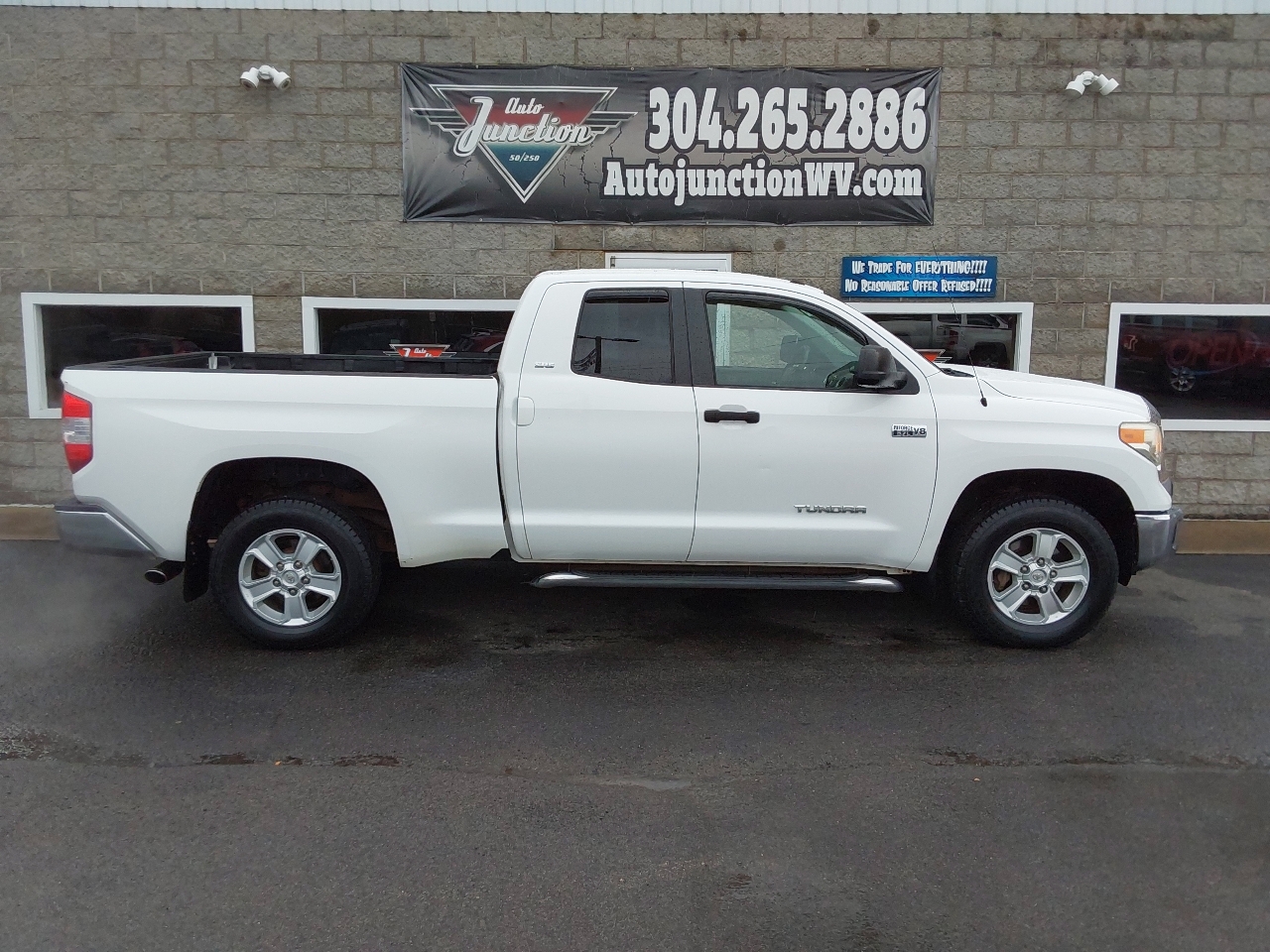 Toyota Tundra 4WD Truck Double Cab 5.7L V8 6-Spd AT SR5 (Natl) 2014