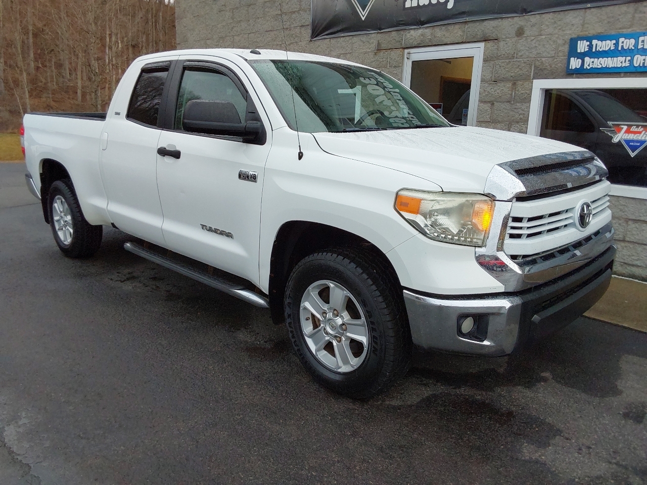 Toyota Tundra 4WD Truck Double Cab 5.7L V8 6-Spd AT SR5 (Natl) 2014