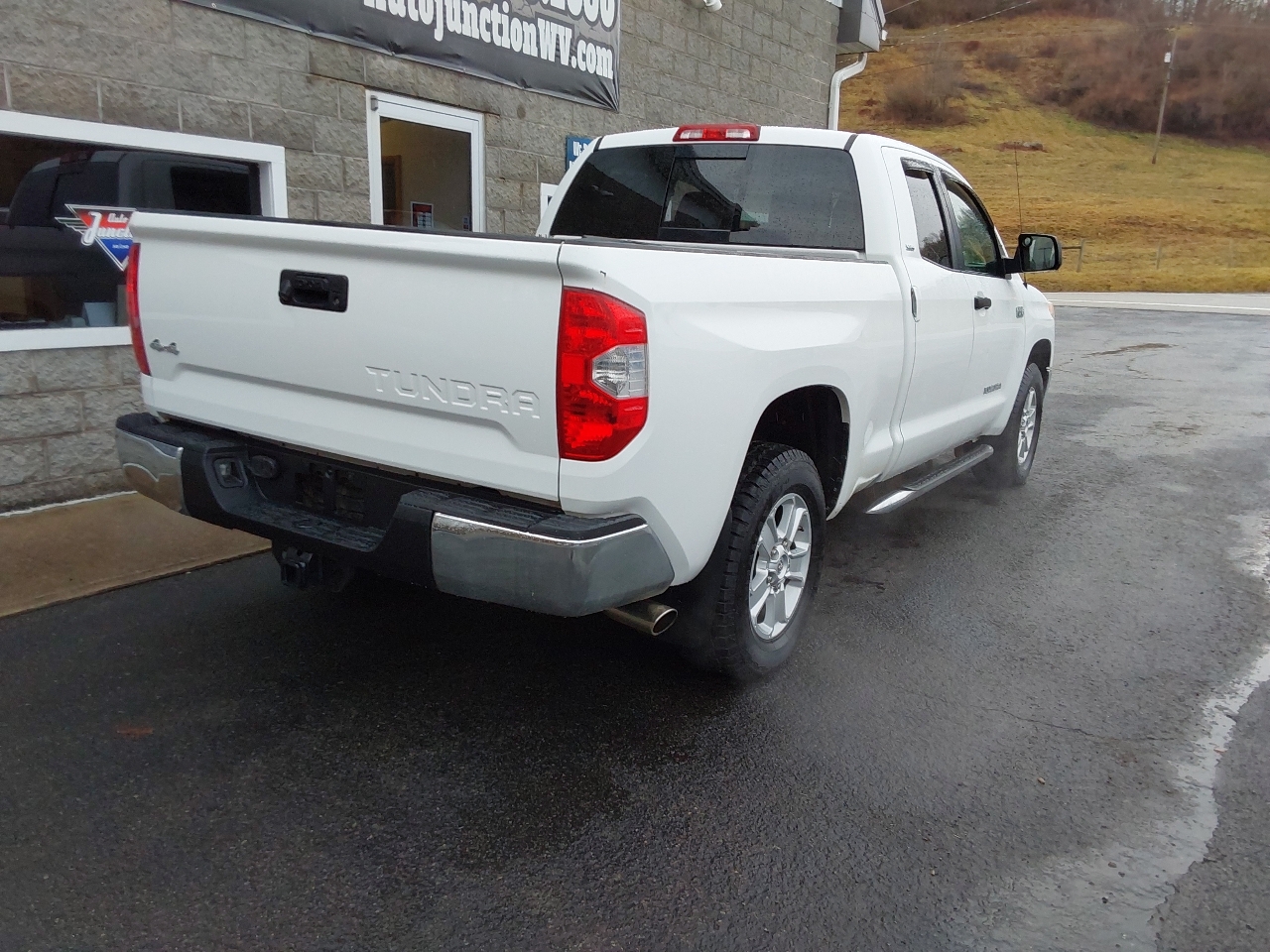 Toyota Tundra 4WD Truck Double Cab 5.7L V8 6-Spd AT SR5 (Natl) 2014