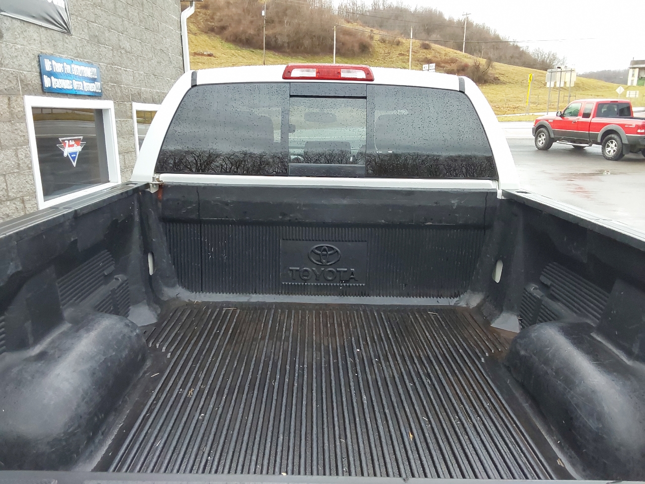 Toyota Tundra 4WD Truck Double Cab 5.7L V8 6-Spd AT SR5 (Natl) 2014