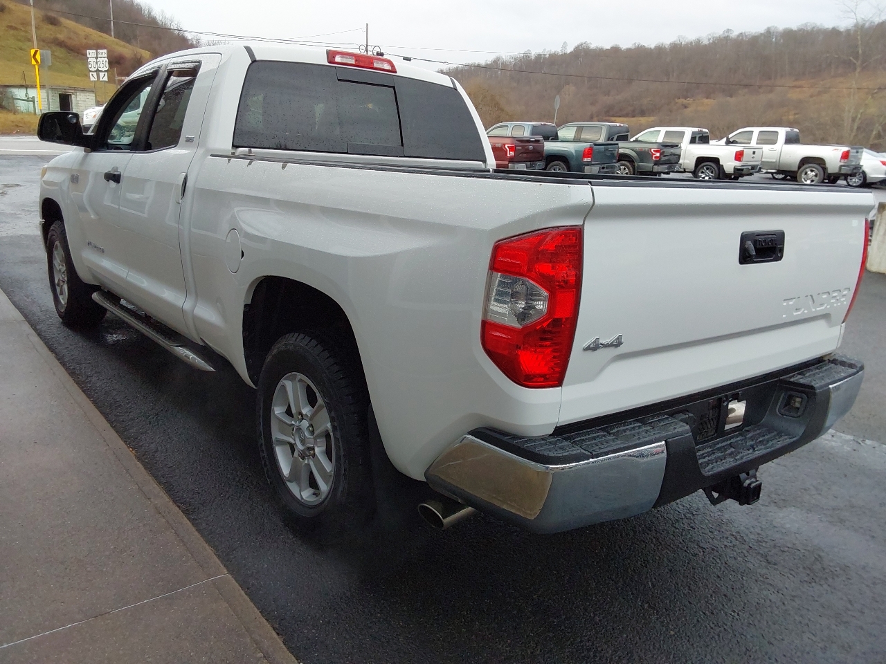 Toyota Tundra 4WD Truck Double Cab 5.7L V8 6-Spd AT SR5 (Natl) 2014