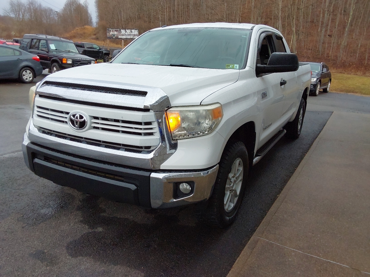 Toyota Tundra 4WD Truck Double Cab 5.7L V8 6-Spd AT SR5 (Natl) 2014