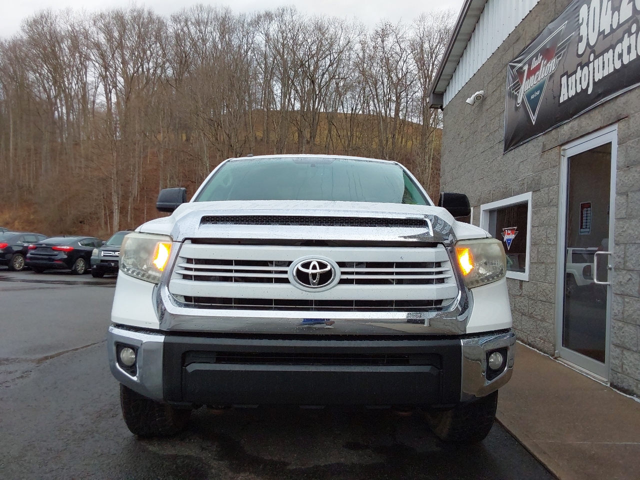 Toyota Tundra 4WD Truck Double Cab 5.7L V8 6-Spd AT SR5 (Natl) 2014