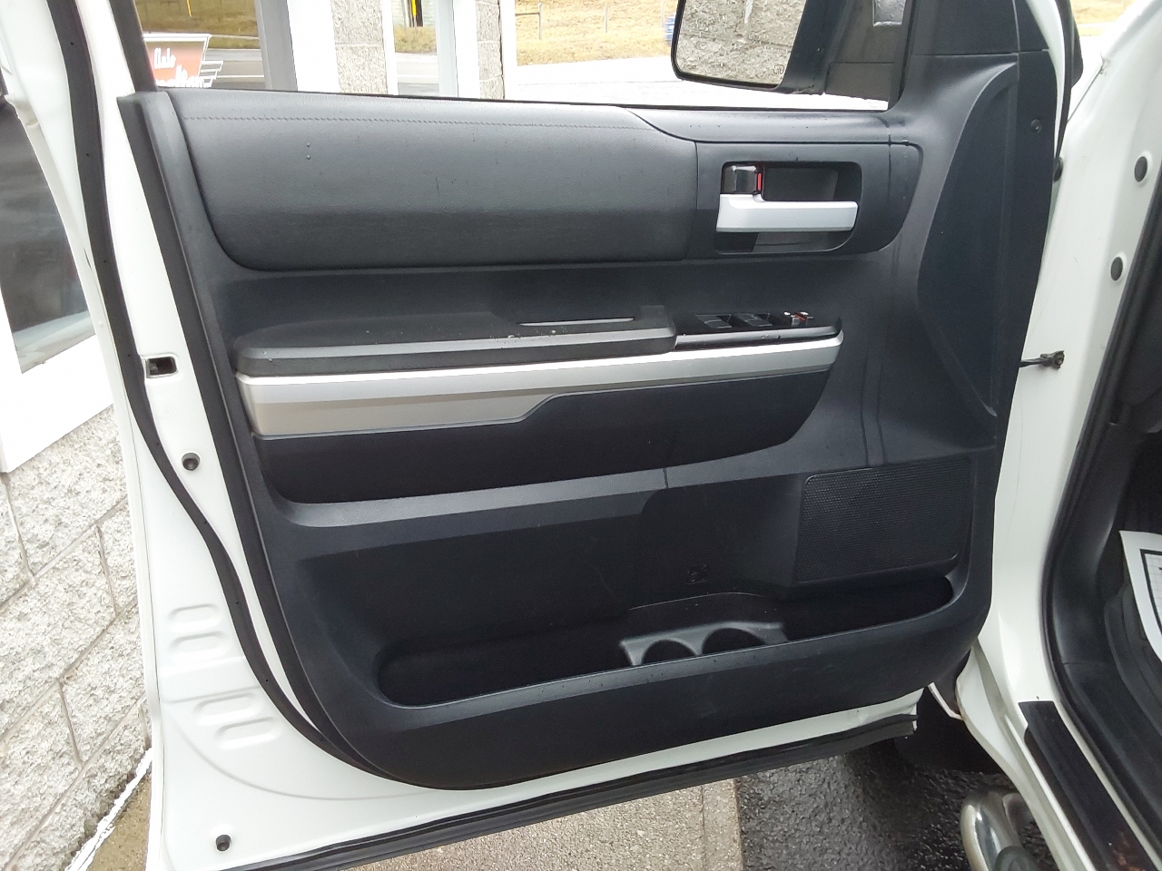 Toyota Tundra 4WD Truck Double Cab 5.7L V8 6-Spd AT SR5 (Natl) 2014