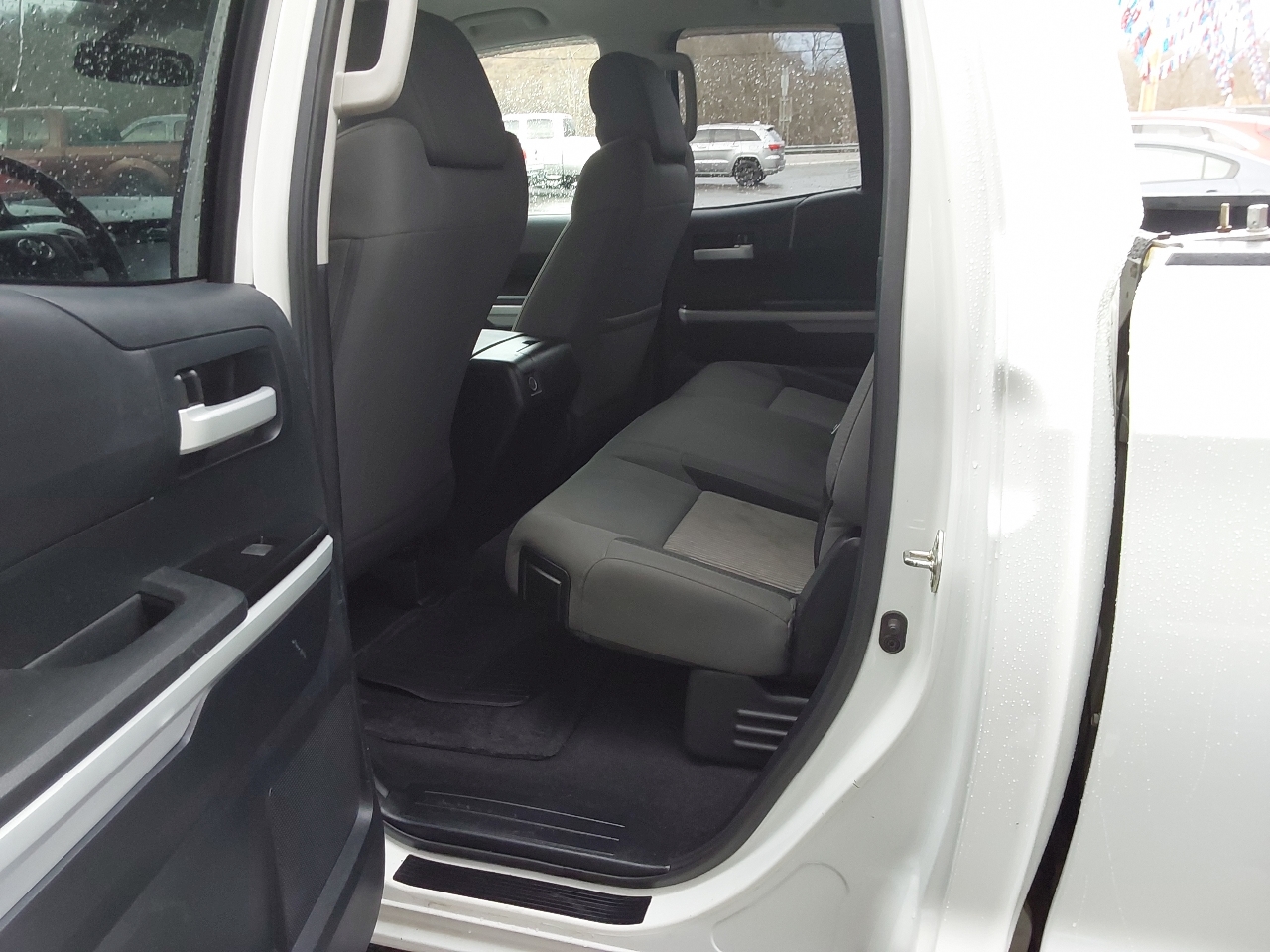 Toyota Tundra 4WD Truck Double Cab 5.7L V8 6-Spd AT SR5 (Natl) 2014