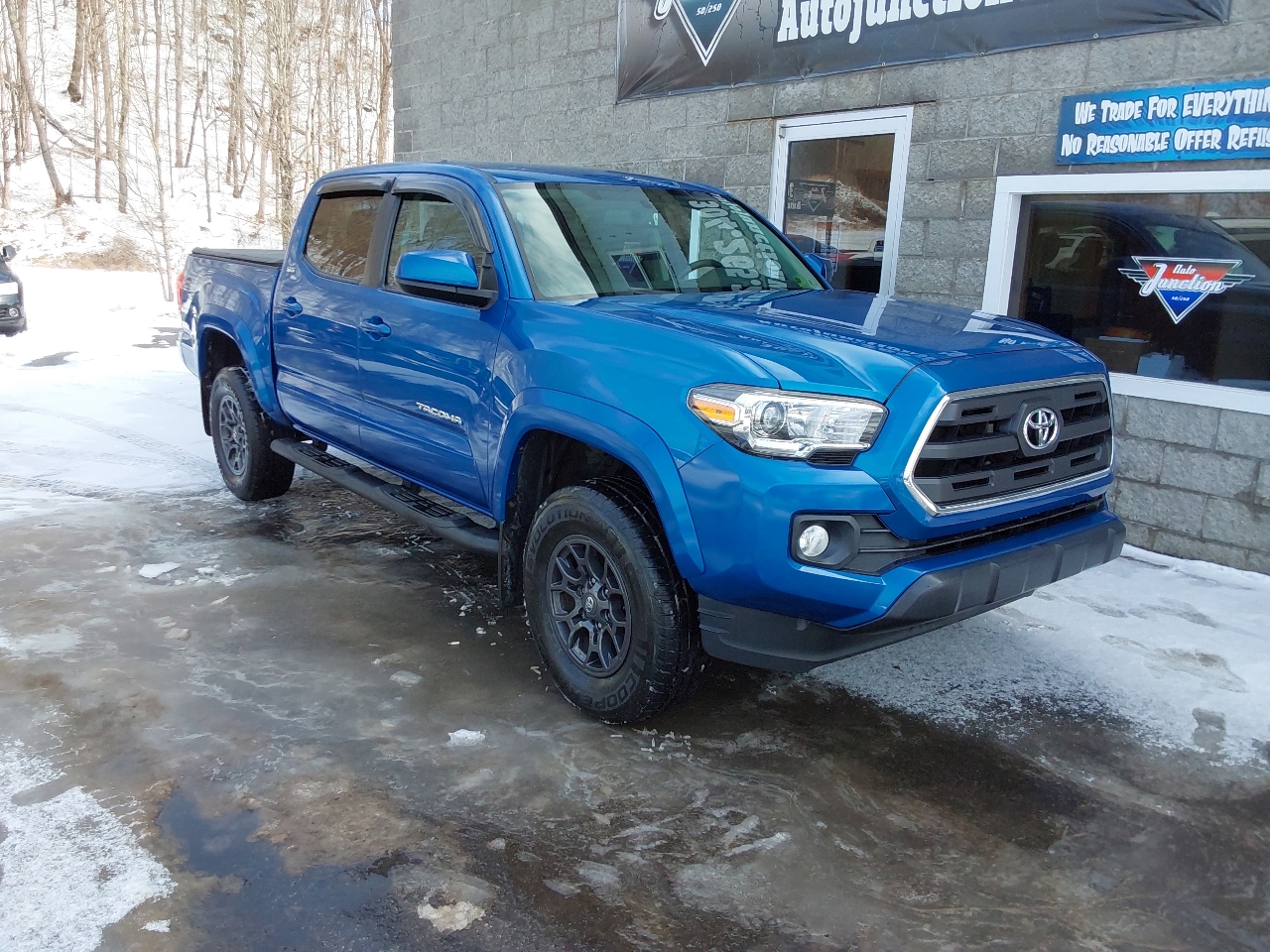Toyota Tacoma SR5 Dbl Cab 4WD V6 at 2017