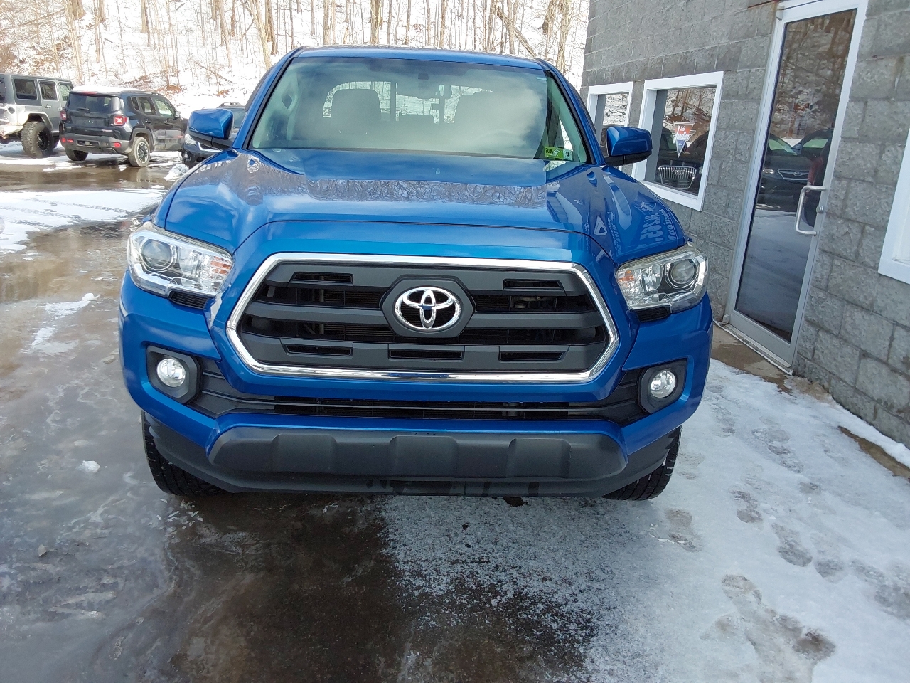 Toyota Tacoma SR5 Dbl Cab 4WD V6 at 2017