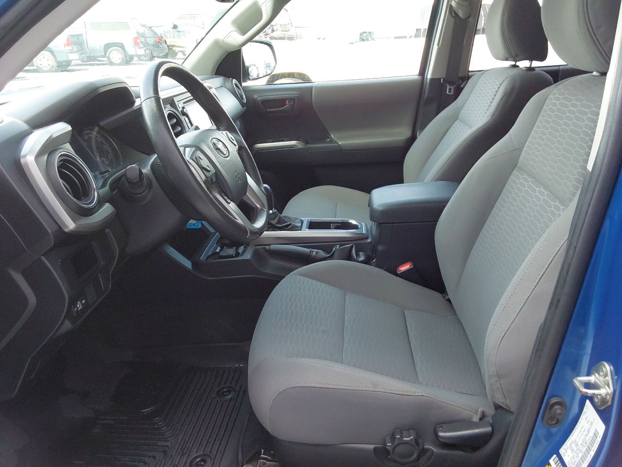 Toyota Tacoma SR5 Dbl Cab 4WD V6 at 2017