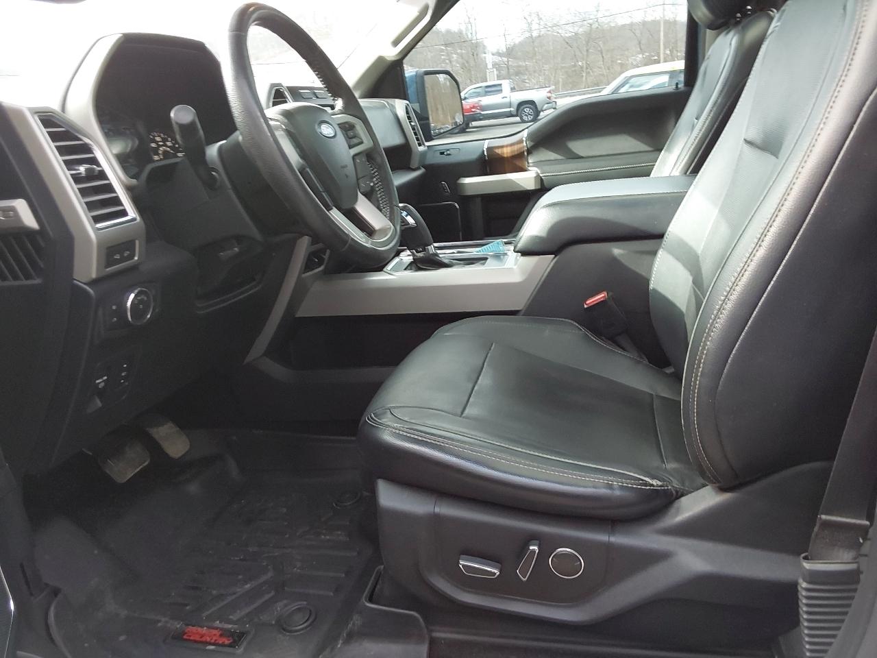 Ford F-150 4WD SuperCrew 145" Lariat 2016