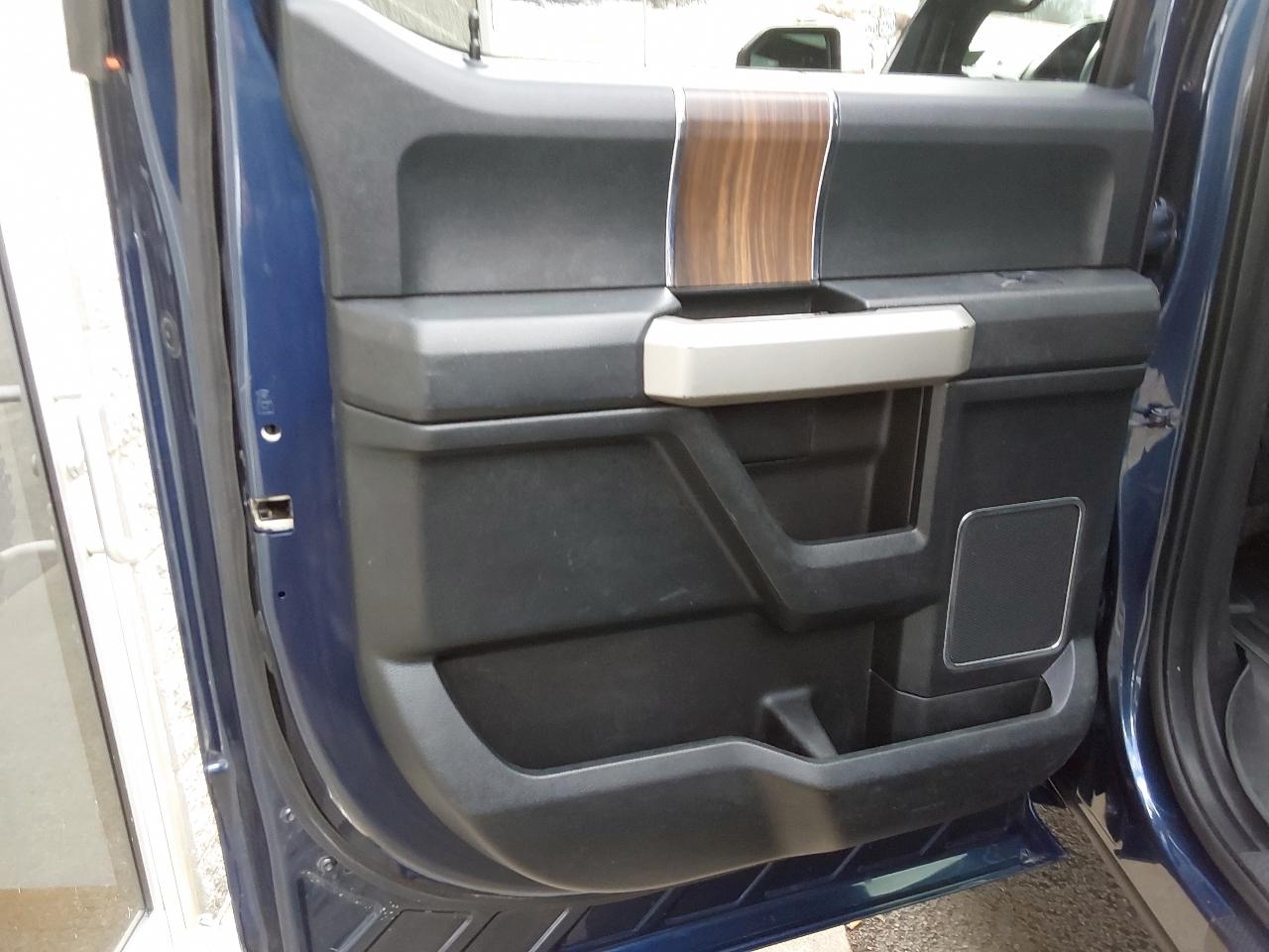 Ford F-150 4WD SuperCrew 145" Lariat 2016