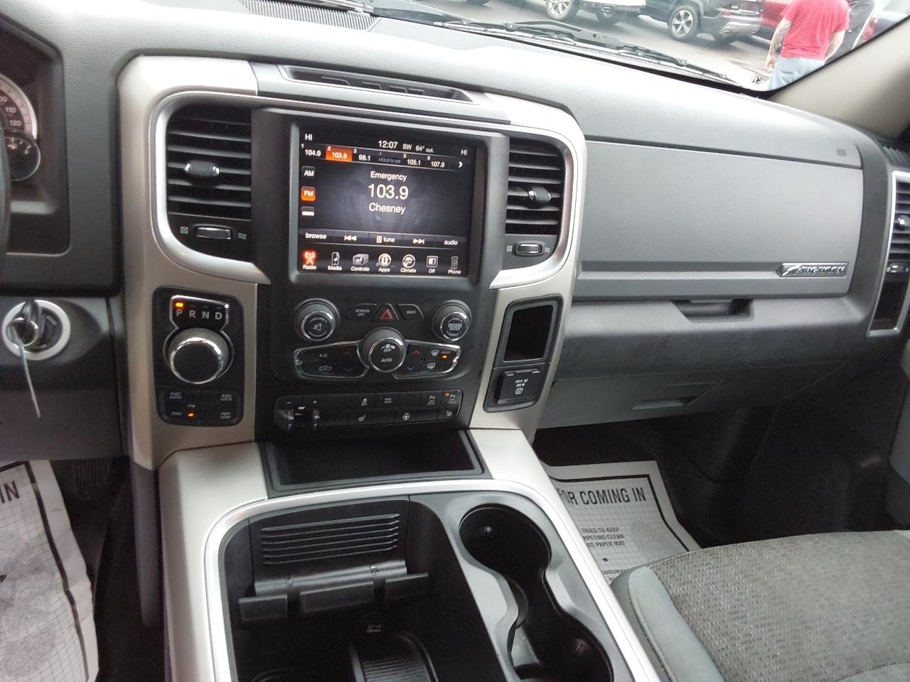 RAM 1500 Big Horn 4x4 Crew Cab 6'4" Box 2017