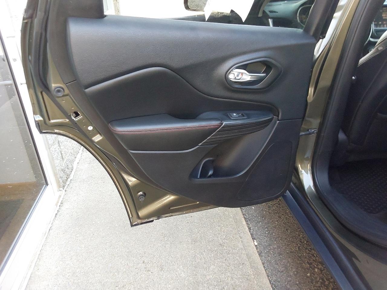 Jeep Cherokee 4WD 4dr Trailhawk 2015